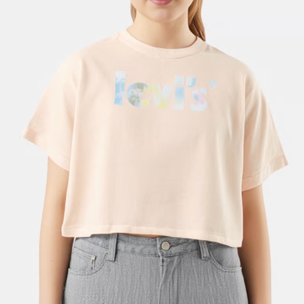 Levi’s cropped tee a